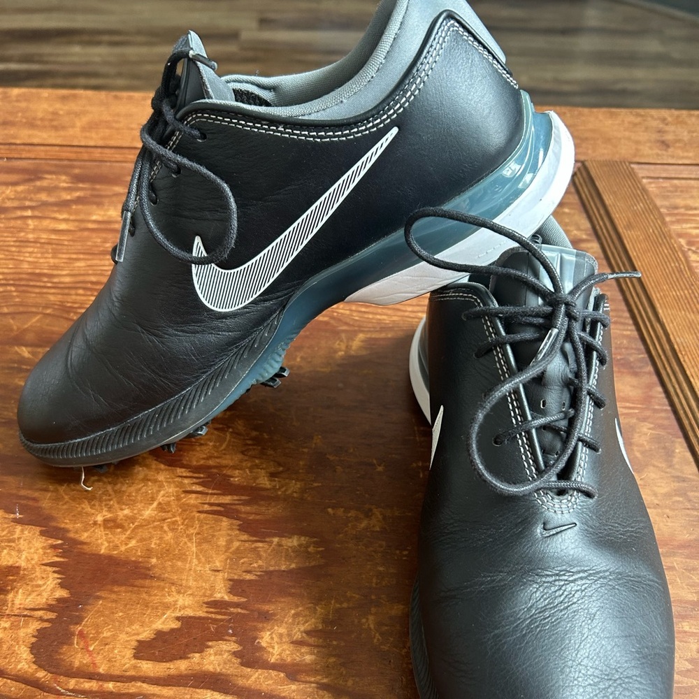 Nike Unisex Black Golf Shoes -Size 7.5 Mens, 9 womens pre owned